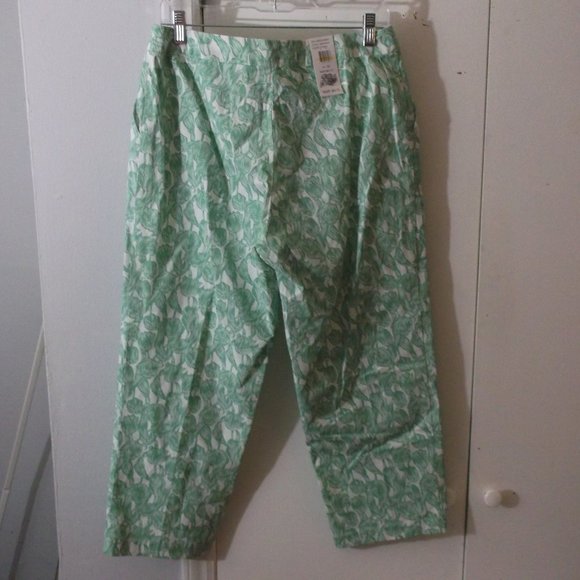 NWT Izod Green Tulip Cropped Pants 10 Stretch Christmas Gift - Picture 3 of 5